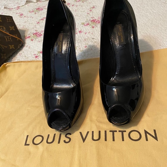 Original Lui Vuitton high heels, brand new size 6 - Picture 3 of 3